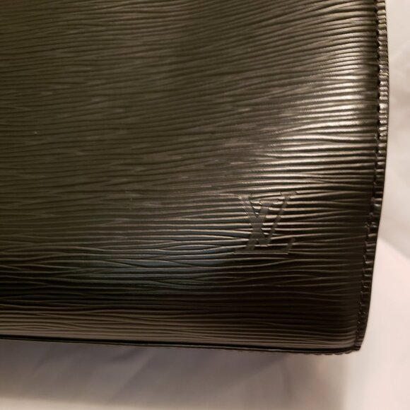 **SOLD**Louis Vuitton Pont Neuf Epi Noir -Black With Gold Hardware M52052 - 2004 - Picture 2 of 16